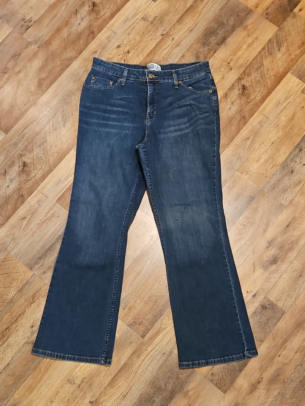 👖Signature by Levi Strauss Dark Blue Bootcut Jeans